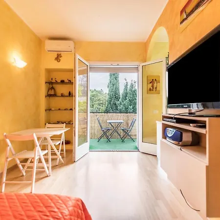 Garda Lake And Swimming Pool דירה גארדה