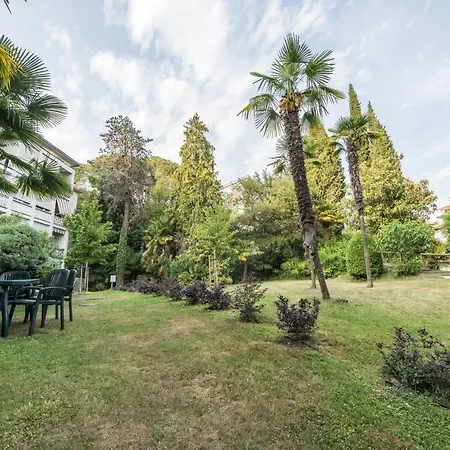 Garda Lake And Swimming Pool דירה *