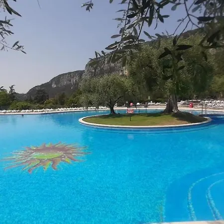 Garda Lake And Swimming Pool *